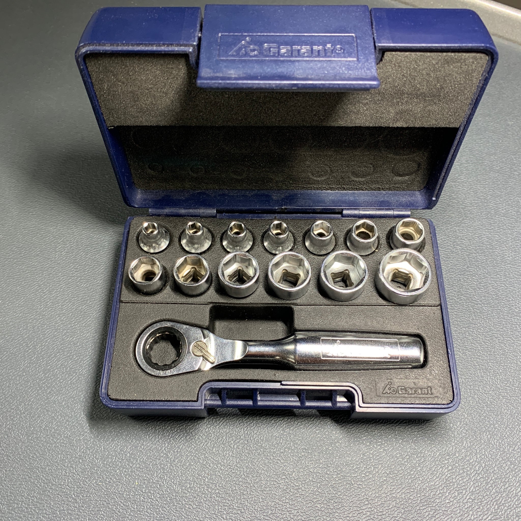 RATCHING WRENCH LOW PROFILE SOCKET SET